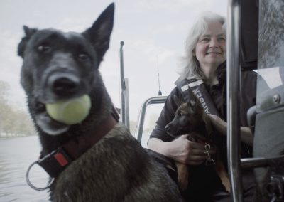 ZOEK! de vrouw de hond en de dood